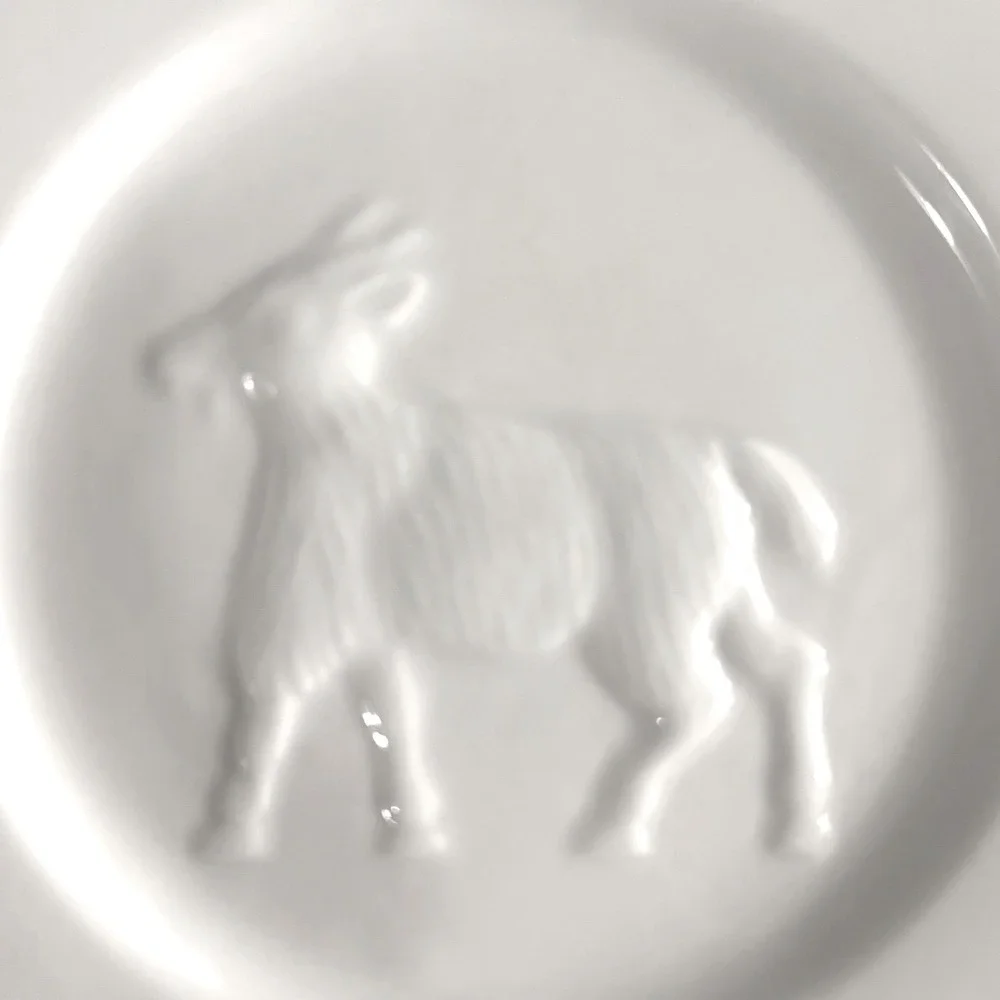 Bonjour White Embossed Goat Plate 7